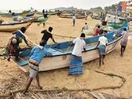 மன்னார் கடற்பரப்பில் இந்திய மீனவர்கள் 12 பேர் கடற்படையினரால் கைது