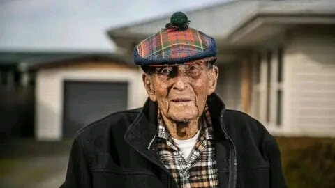 நியூசிலாந்தின் மூத்த மனிதர் 107வது வயதில் காலமானார்...!!